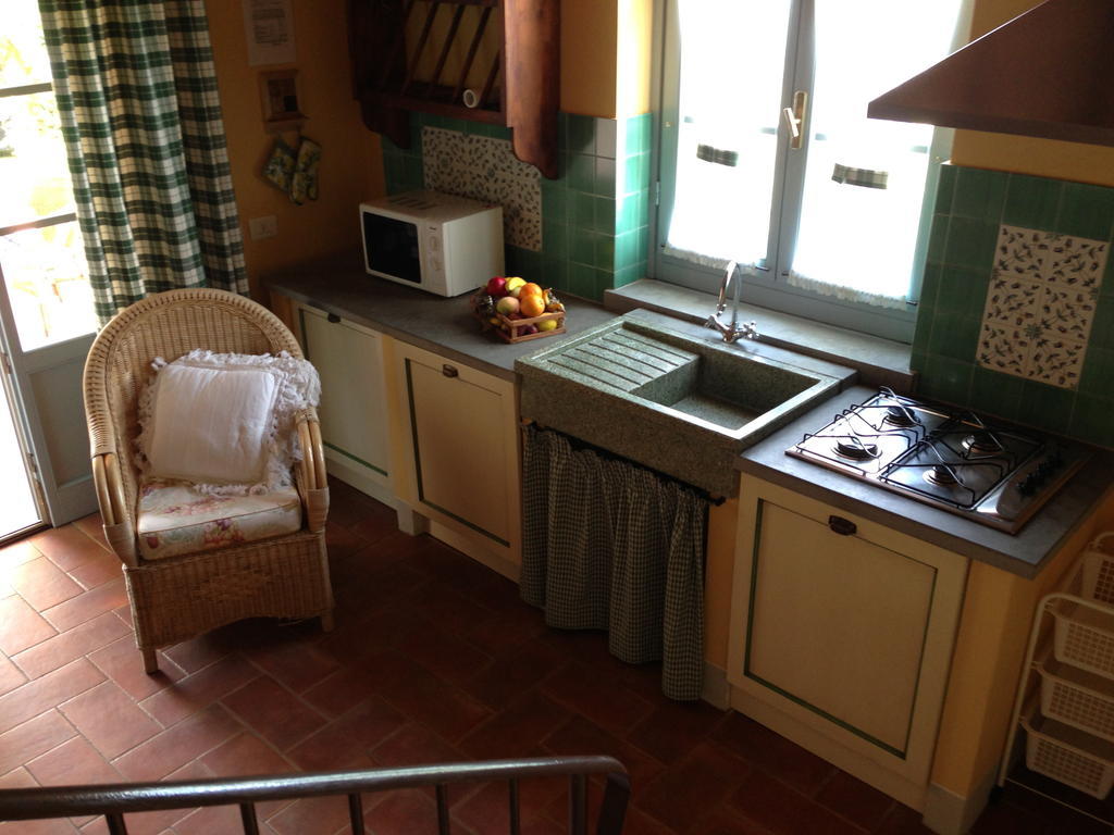Il Borghetto Andrea Tafi Pensionat Lamporecchio Rum bild